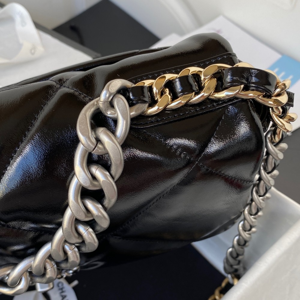 Chanel Classic Flap Classic Black Diamond Embossed Hardware Chain Handbag Chanel Classic Flap Classic Black Diamond Embossed Hardware Chain Handbag