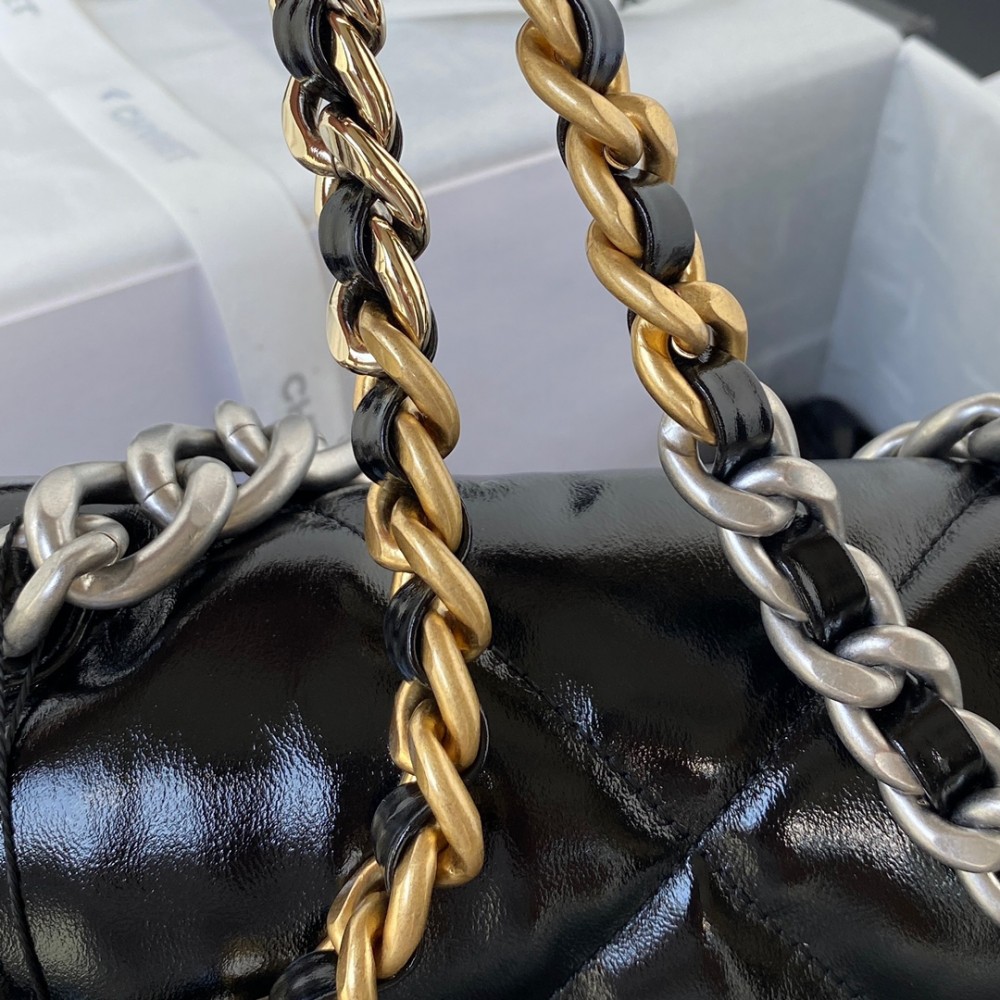 Chanel Classic Flap Classic Black Diamond Embossed Hardware Chain Handbag Chanel Classic Flap Classic Black Diamond Embossed Hardware Chain Handbag