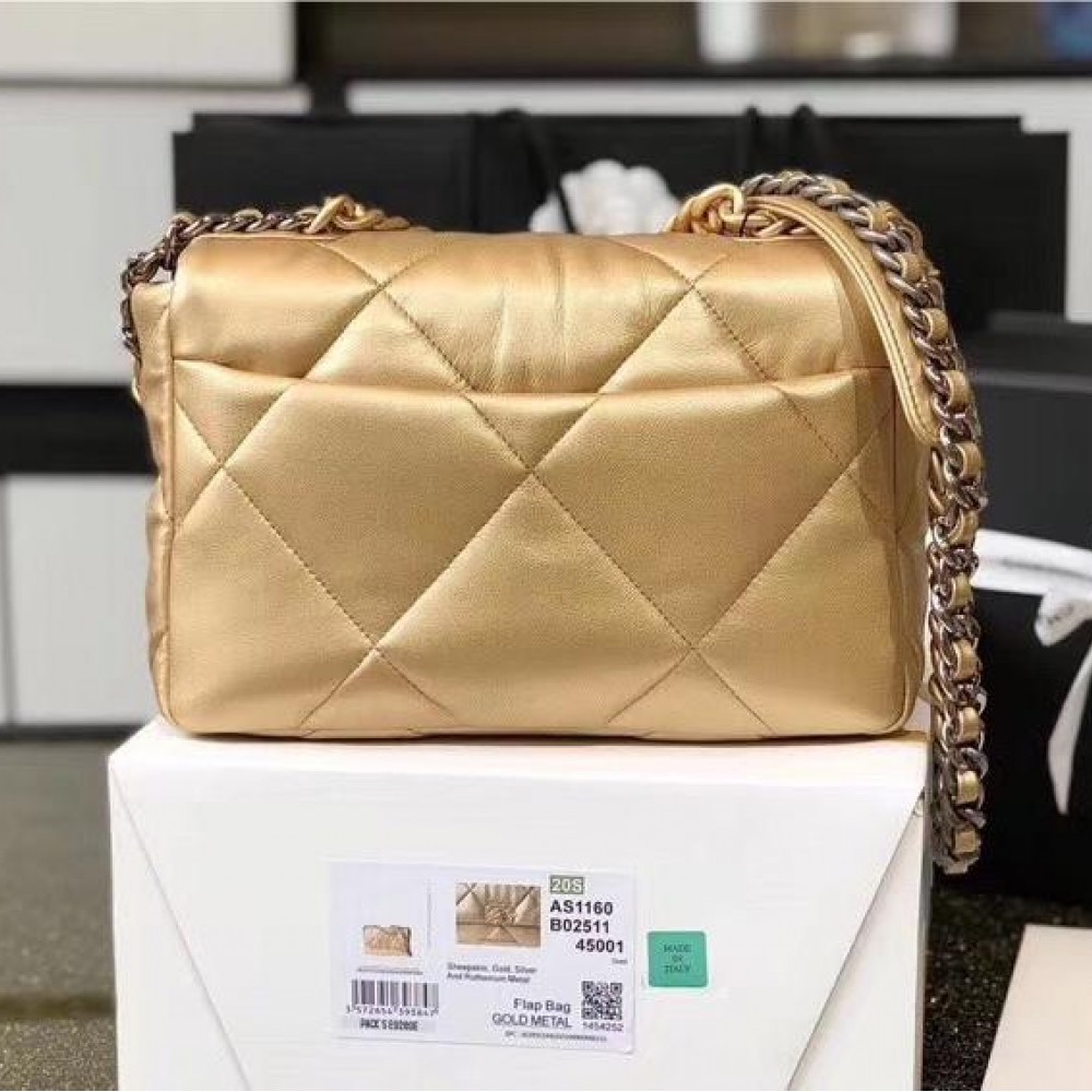 Chanel Classic Flap Classic Gold Diamond Embossed Hardware Chain Handbag Chanel Classic Flap Classic Gold Diamond Embossed Hardware Chain Handbag