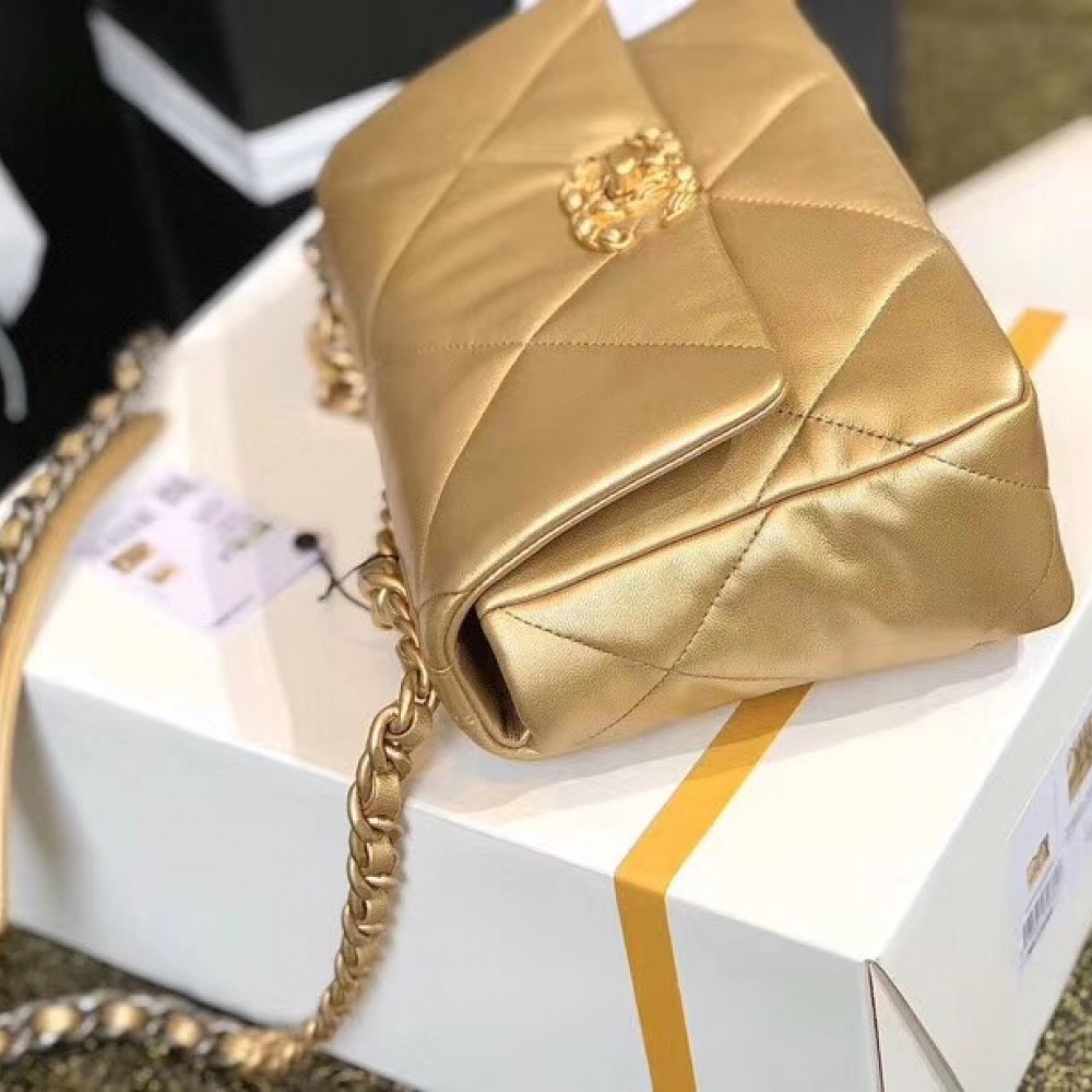 Chanel Classic Flap Classic Gold Diamond Embossed Hardware Chain Handbag Chanel Classic Flap Classic Gold Diamond Embossed Hardware Chain Handbag