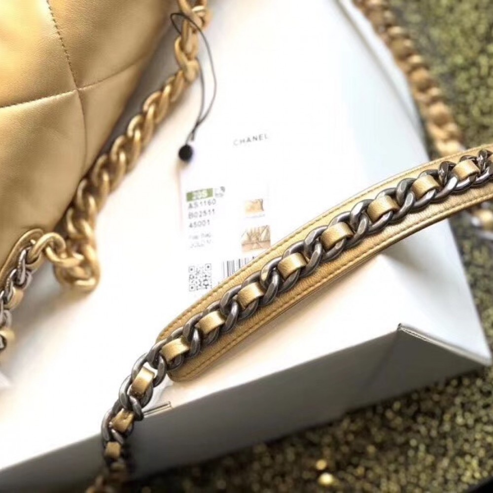 Chanel Classic Flap Classic Gold Diamond Embossed Hardware Chain Handbag Chanel Classic Flap Classic Gold Diamond Embossed Hardware Chain Handbag