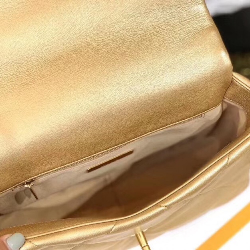 Chanel Classic Flap Classic Gold Diamond Embossed Hardware Chain Handbag Chanel Classic Flap Classic Gold Diamond Embossed Hardware Chain Handbag
