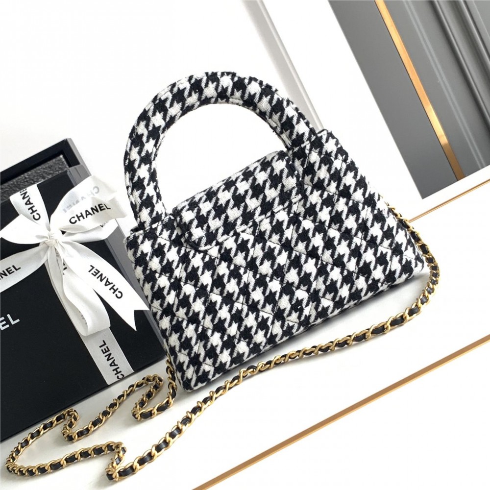 Chanel Black and White Houndstooth Pattern Exquisite Diamond Double C Chain Bag Chanel Black and White Houndstooth Pattern Exquisite Diamond Double C Chain Bag