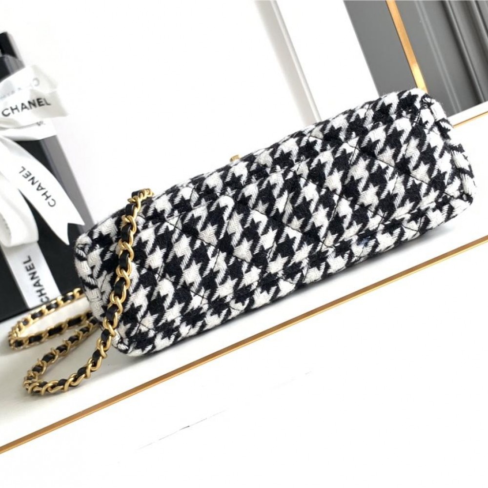Chanel Black and White Houndstooth Pattern Exquisite Diamond Double C Chain Bag Chanel Black and White Houndstooth Pattern Exquisite Diamond Double C Chain Bag