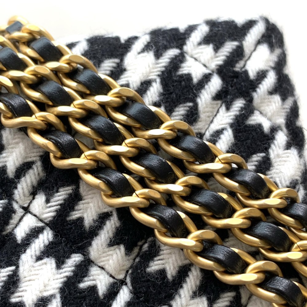 Chanel Black and White Houndstooth Pattern Exquisite Diamond Double C Chain Bag Chanel Black and White Houndstooth Pattern Exquisite Diamond Double C Chain Bag