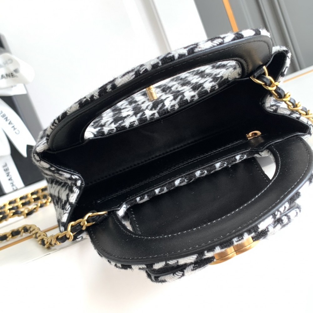 Chanel Black and White Houndstooth Pattern Exquisite Diamond Double C Chain Bag Chanel Black and White Houndstooth Pattern Exquisite Diamond Double C Chain Bag