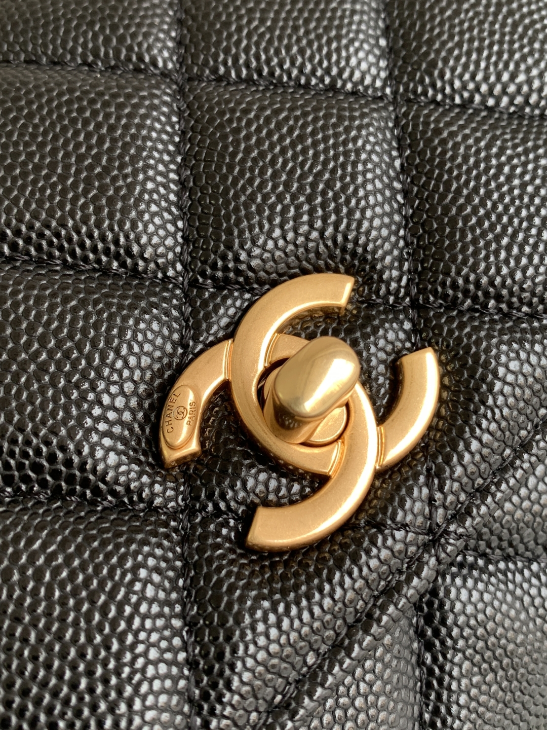 Chanel Classic Black Diamond Check Medium Classic Flap Chain Bag Chanel Classic Black Diamond Check Medium Classic Flap Chain Bag