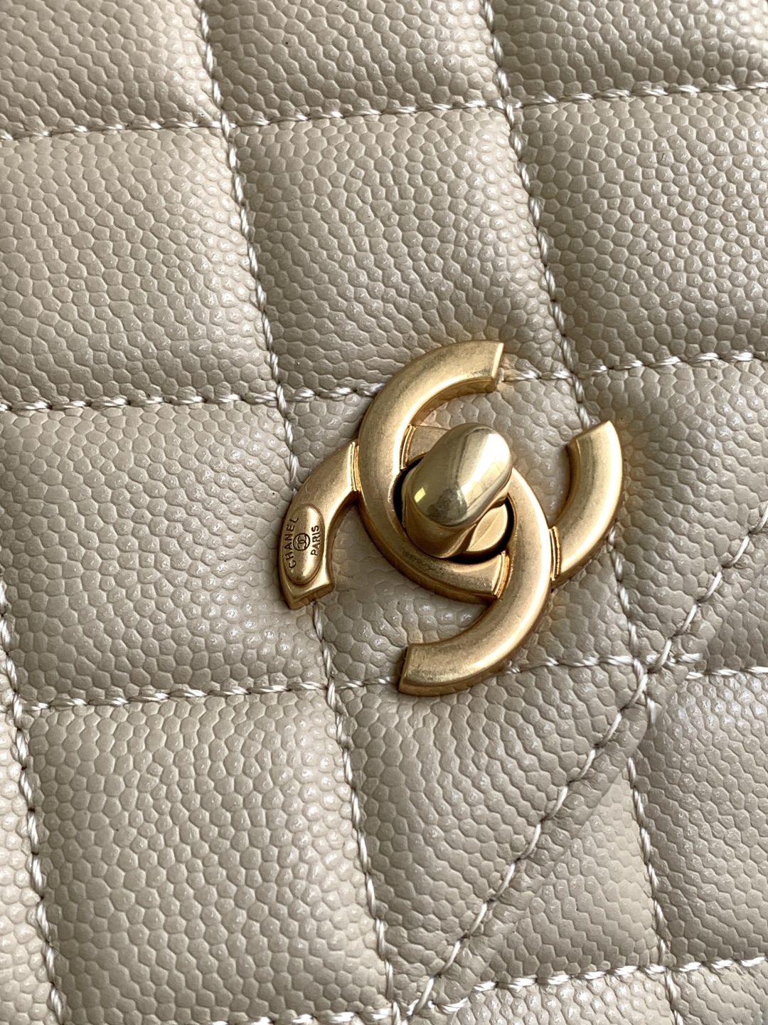 Chanel Classic Cream White Diamond Check Large Classic Flap Chain Bag Chanel Classic Cream White Diamond Check Large Classic Flap Chain Bag