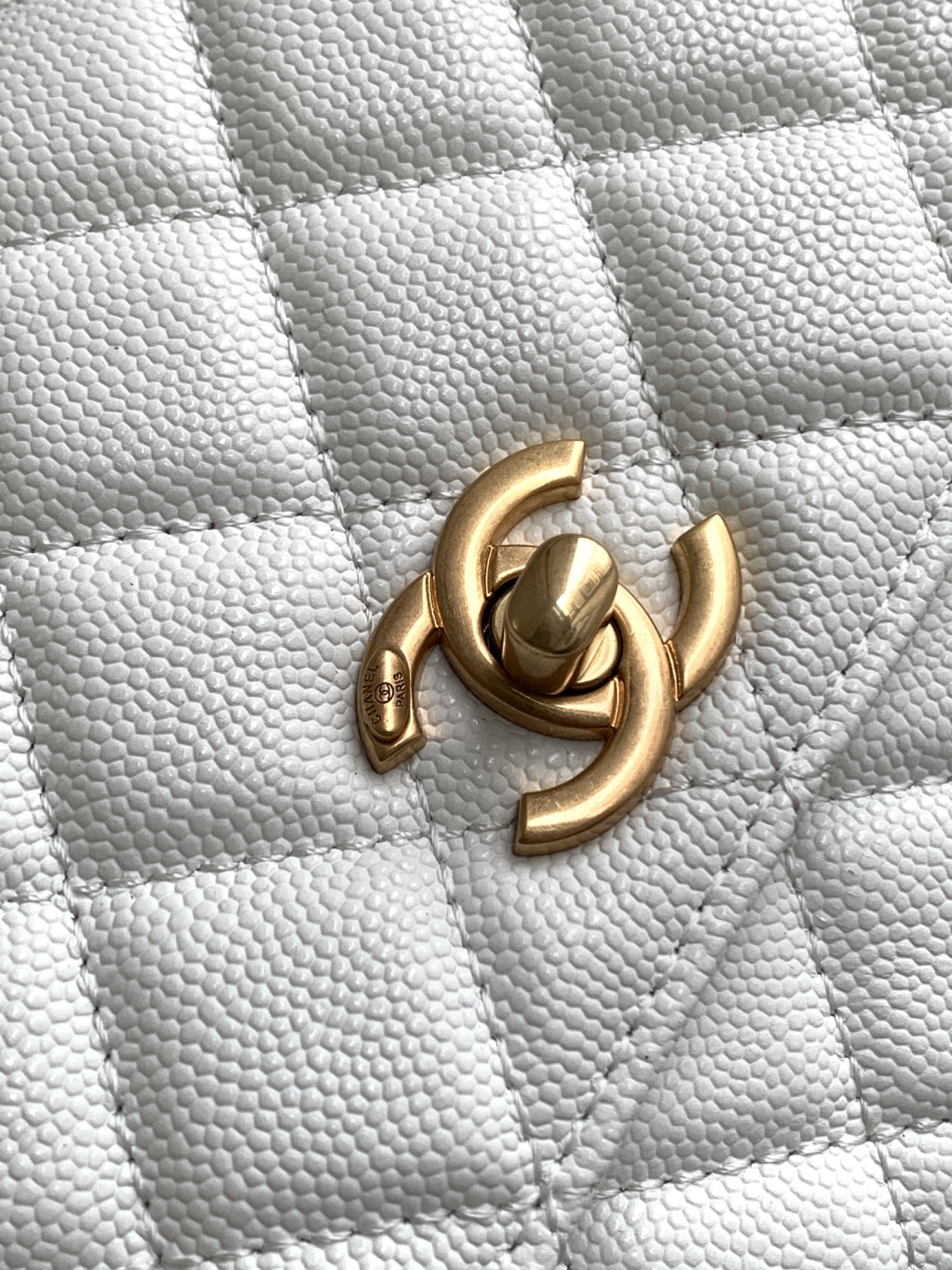 Chanel Classic Pure White Diamond Check Large Classic Flap Chain Bag Chanel Classic Pure White Diamond Check Large Classic Flap Chain Bag