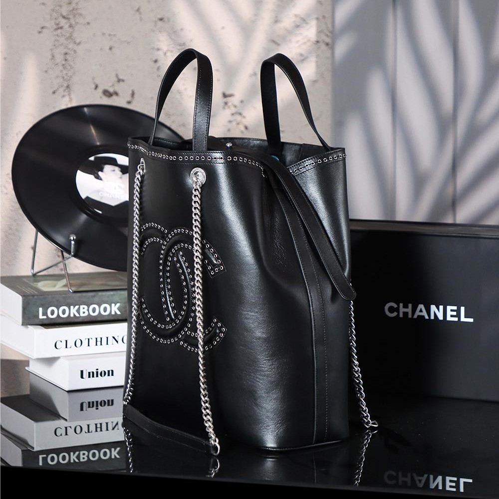 Chanel Classic Black Exquisite Leather Shoulder Chain Bag Chanel Classic Black Exquisite Leather Shoulder Chain Bag