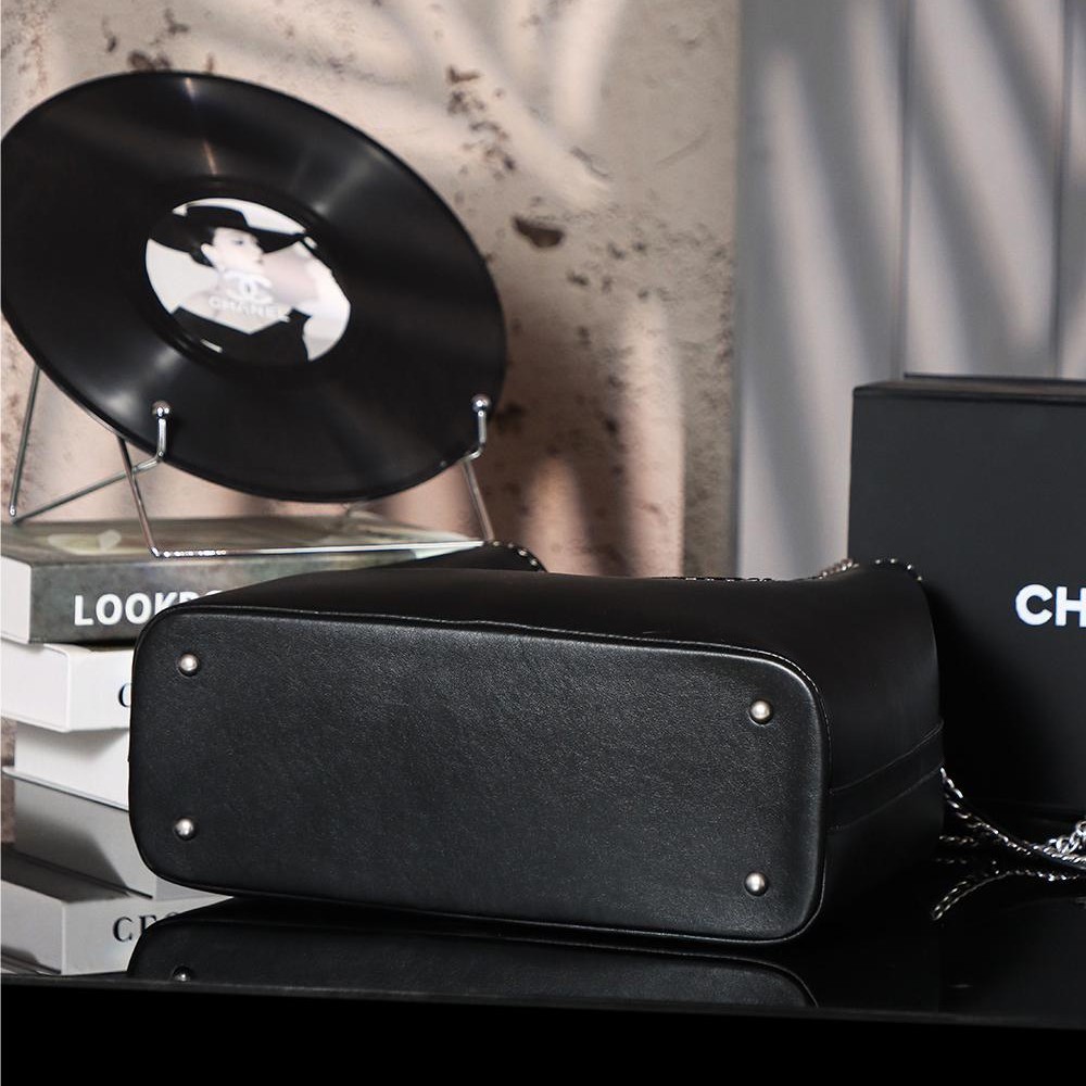 Chanel Classic Black Exquisite Leather Shoulder Chain Bag Chanel Classic Black Exquisite Leather Shoulder Chain Bag