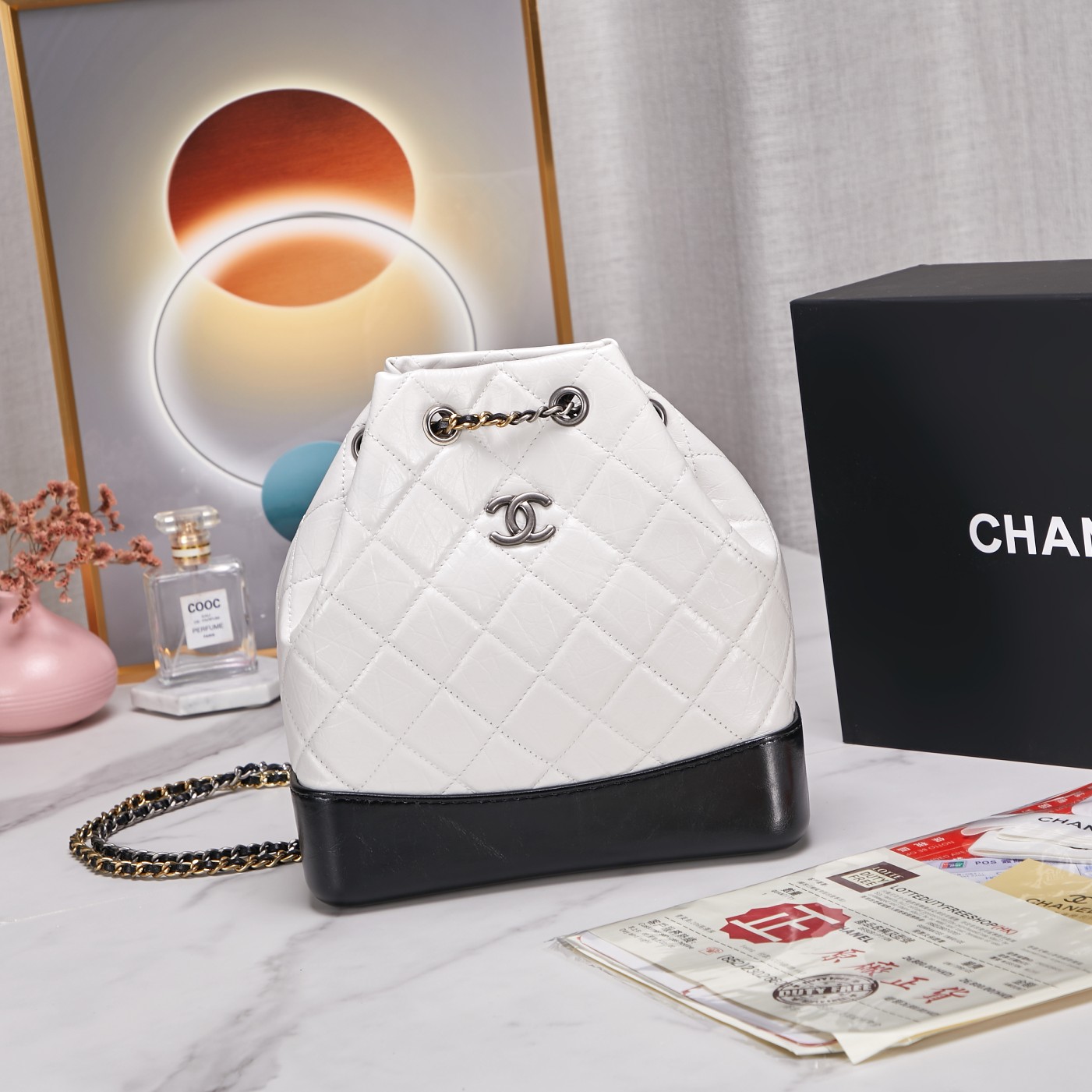 Chanel classic diamond check bright white leather chain bucket bag Chanel classic diamond check bright white leather chain bucket bag