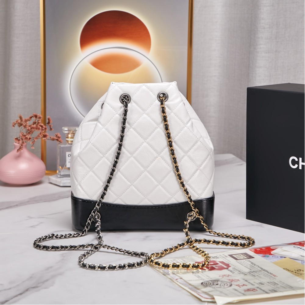 Chanel classic diamond check bright white leather chain bucket bag Chanel classic diamond check bright white leather chain bucket bag