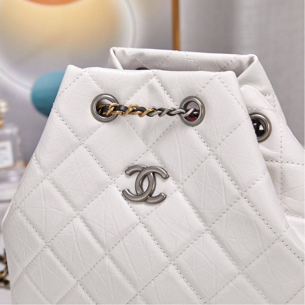Chanel classic diamond check bright white leather chain bucket bag Chanel classic diamond check bright white leather chain bucket bag