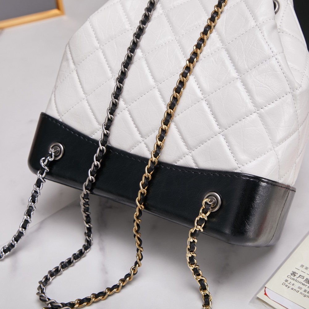 Chanel classic diamond check bright white leather chain bucket bag Chanel classic diamond check bright white leather chain bucket bag