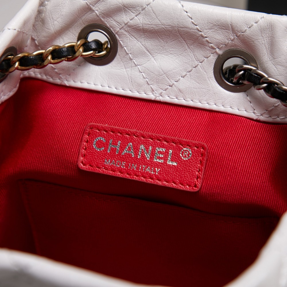 Chanel classic diamond check bright white leather chain bucket bag Chanel classic diamond check bright white leather chain bucket bag