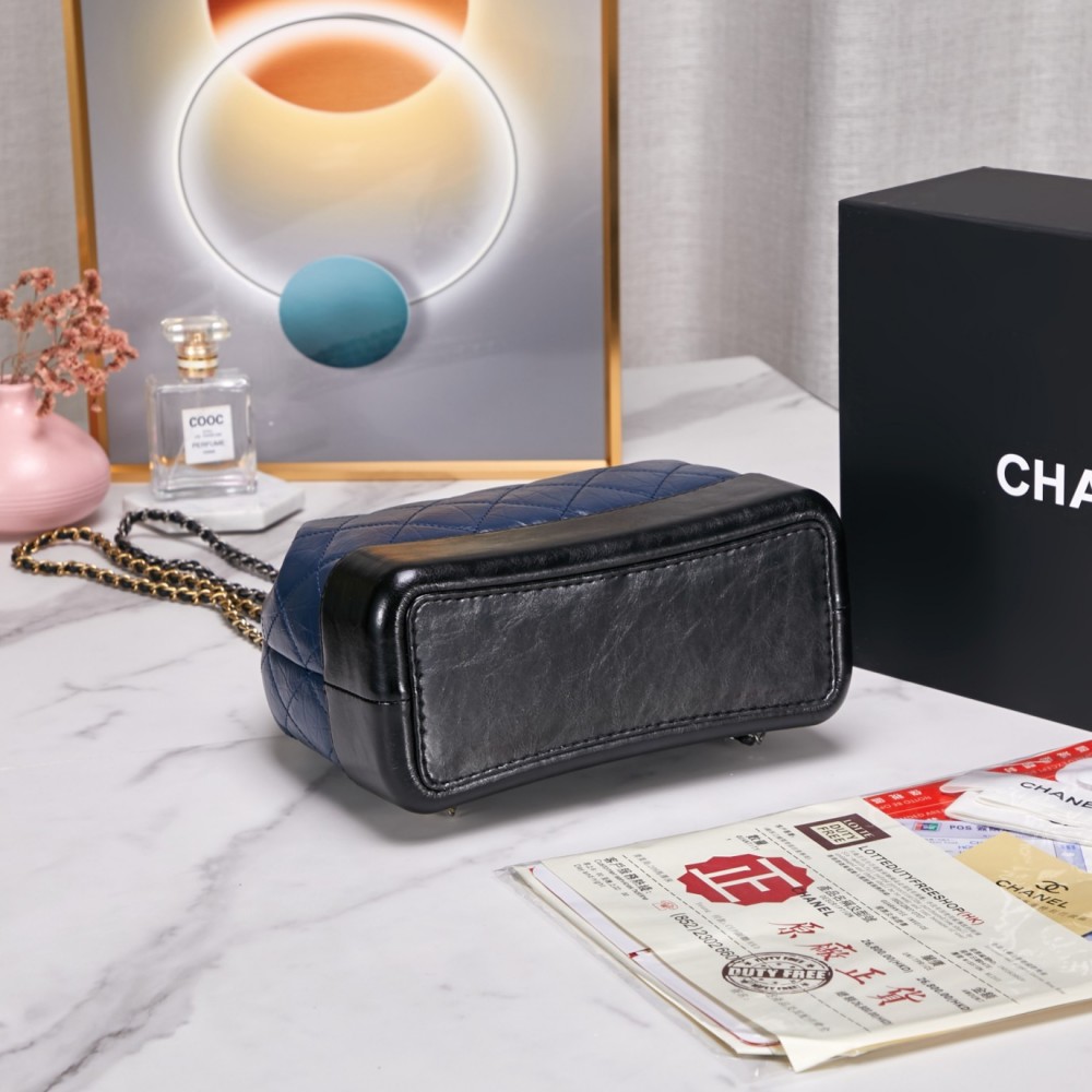 Chanel classic diamond check bright blue leather chain bucket bag Chanel classic diamond check bright blue leather chain bucket bag