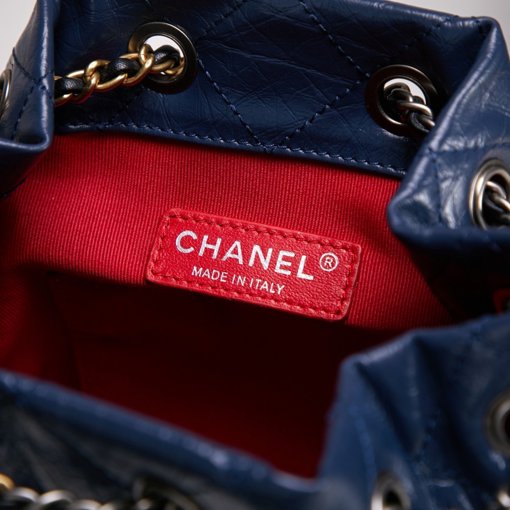 Chanel classic diamond check bright blue leather chain bucket bag Chanel classic diamond check bright blue leather chain bucket bag
