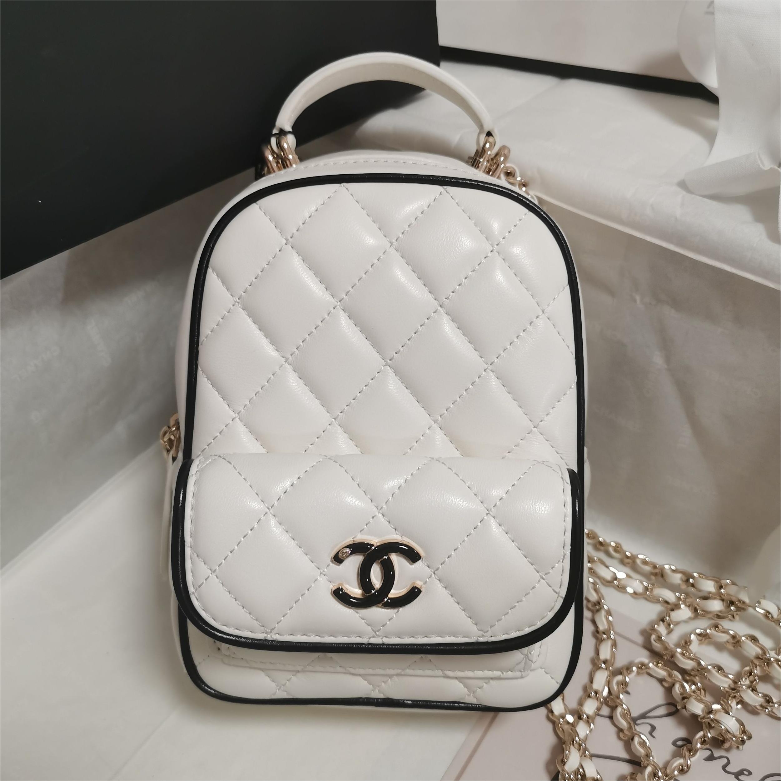 Chanel classic diamond check bright white leather chain bag Chanel classic diamond check bright white leather chain bag