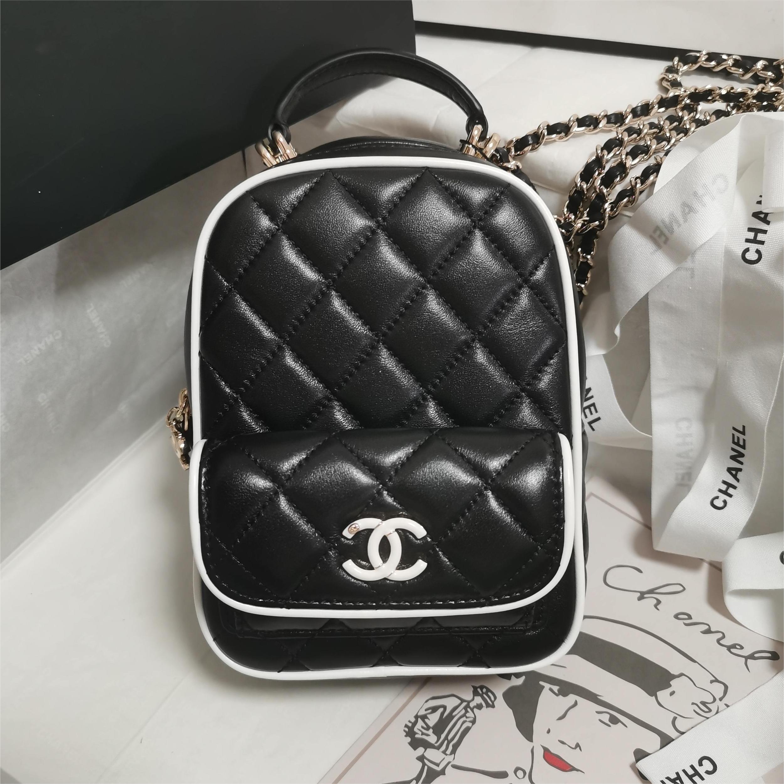 Chanel classic diamond check shiny black leather chain bag Chanel classic diamond check shiny black leather chain bag