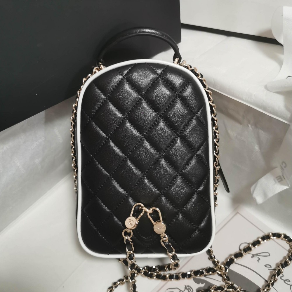 Chanel classic diamond check shiny black leather chain bag Chanel classic diamond check shiny black leather chain bag