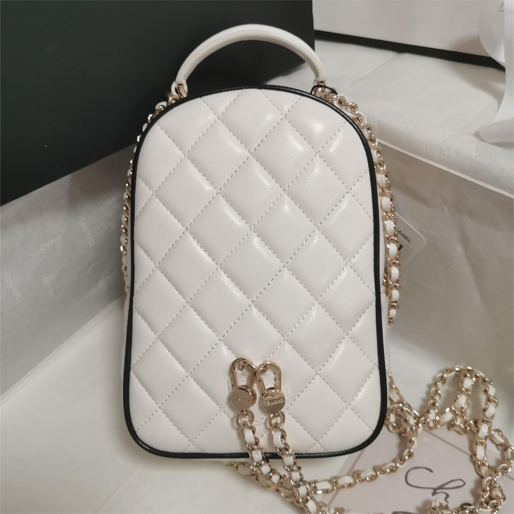 Chanel classic diamond check bright white leather chain bag Chanel classic diamond check bright white leather chain bag
