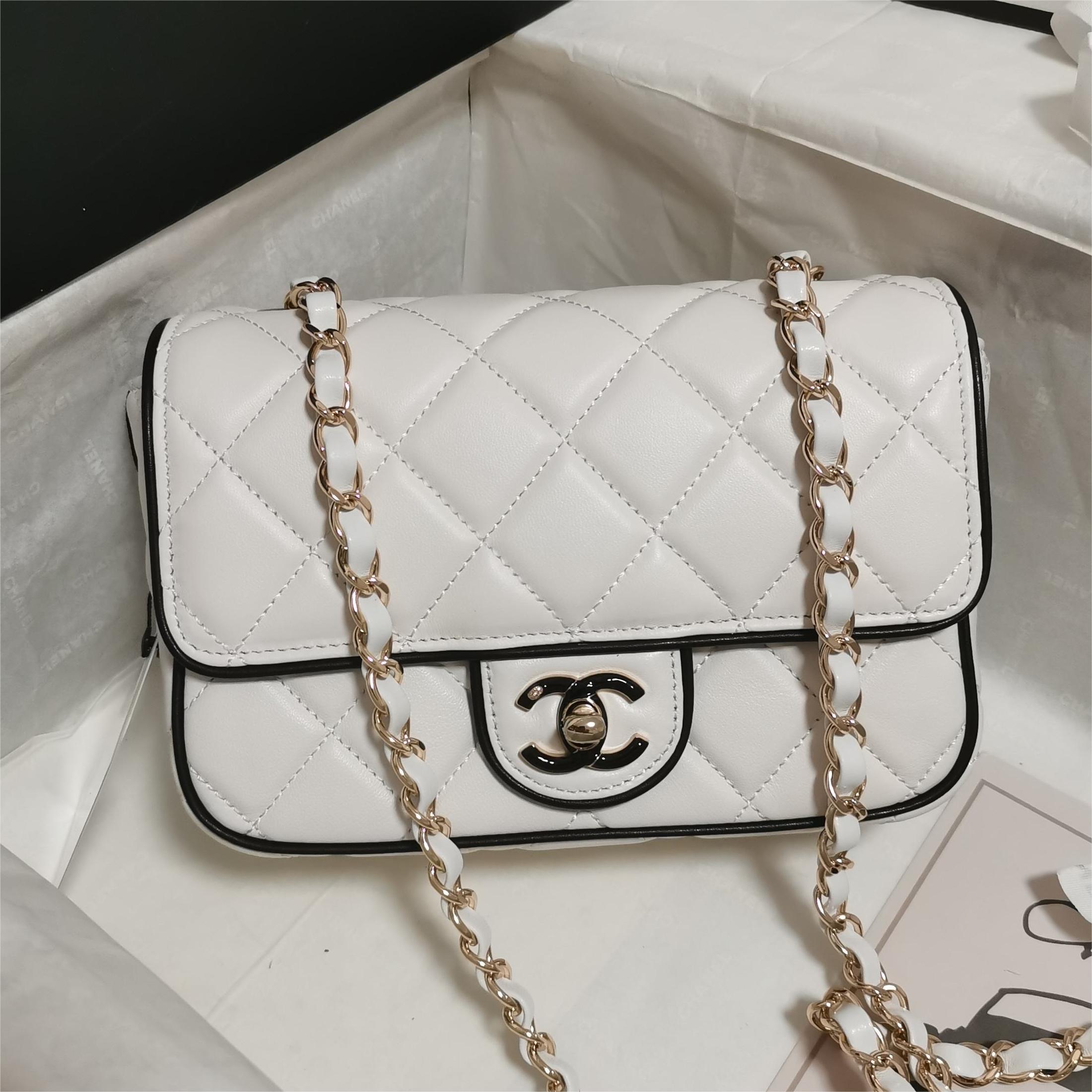 Chanel classic diamond check bright white leather chain bag Chanel classic diamond check bright white leather chain bag