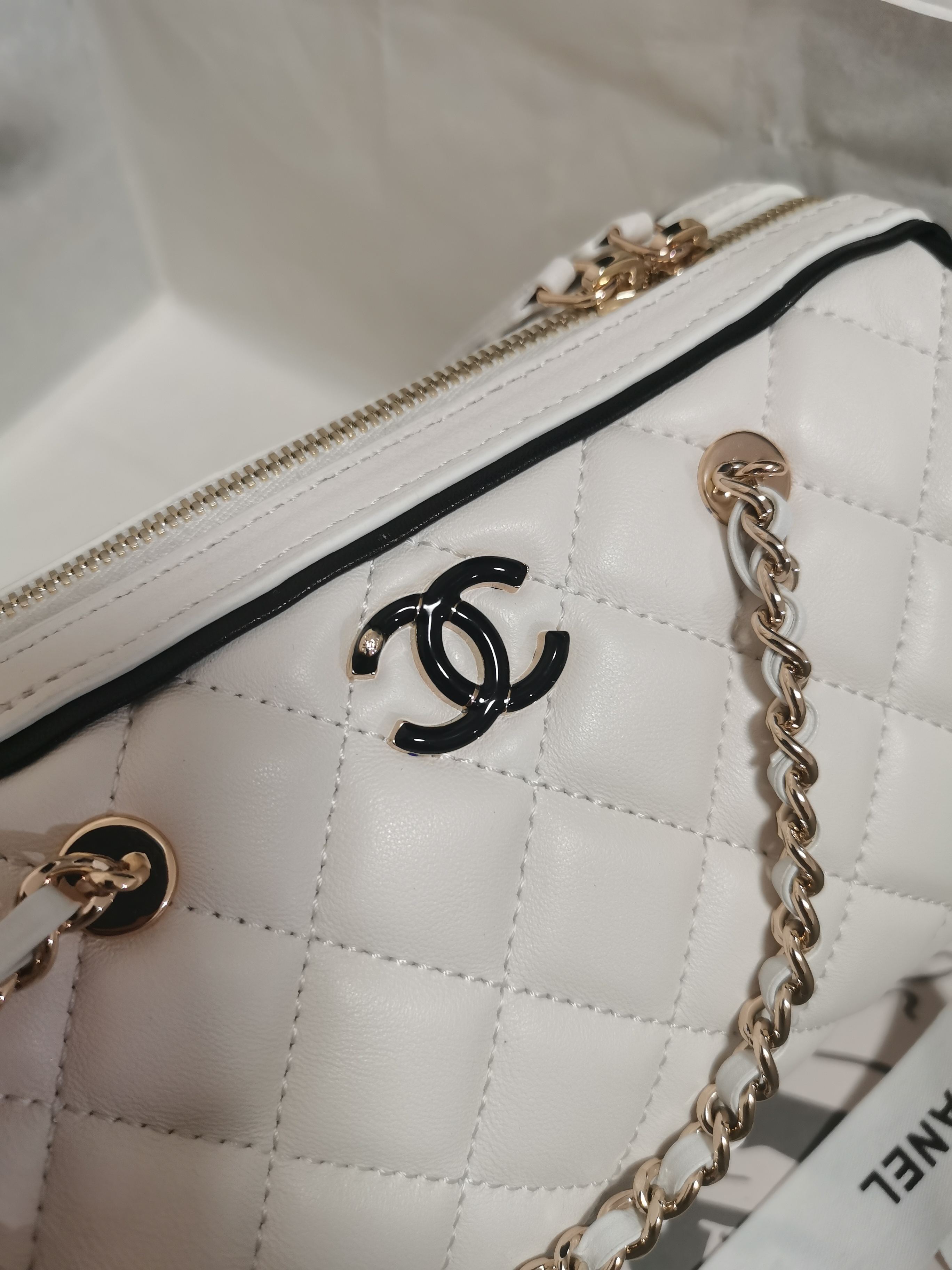 Chanel classic bright white diamond check leather chain bag Chanel classic bright white diamond check leather chain bag