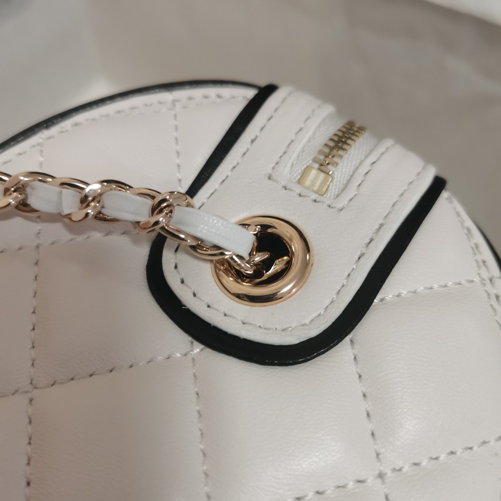 Chanel classic bright white diamond check leather chain bag Chanel classic bright white diamond check leather chain bag