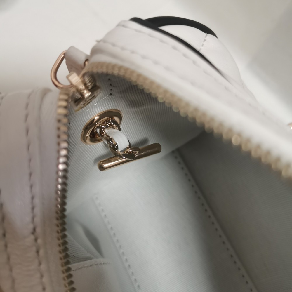 Chanel classic bright white diamond check leather chain bag Chanel classic bright white diamond check leather chain bag