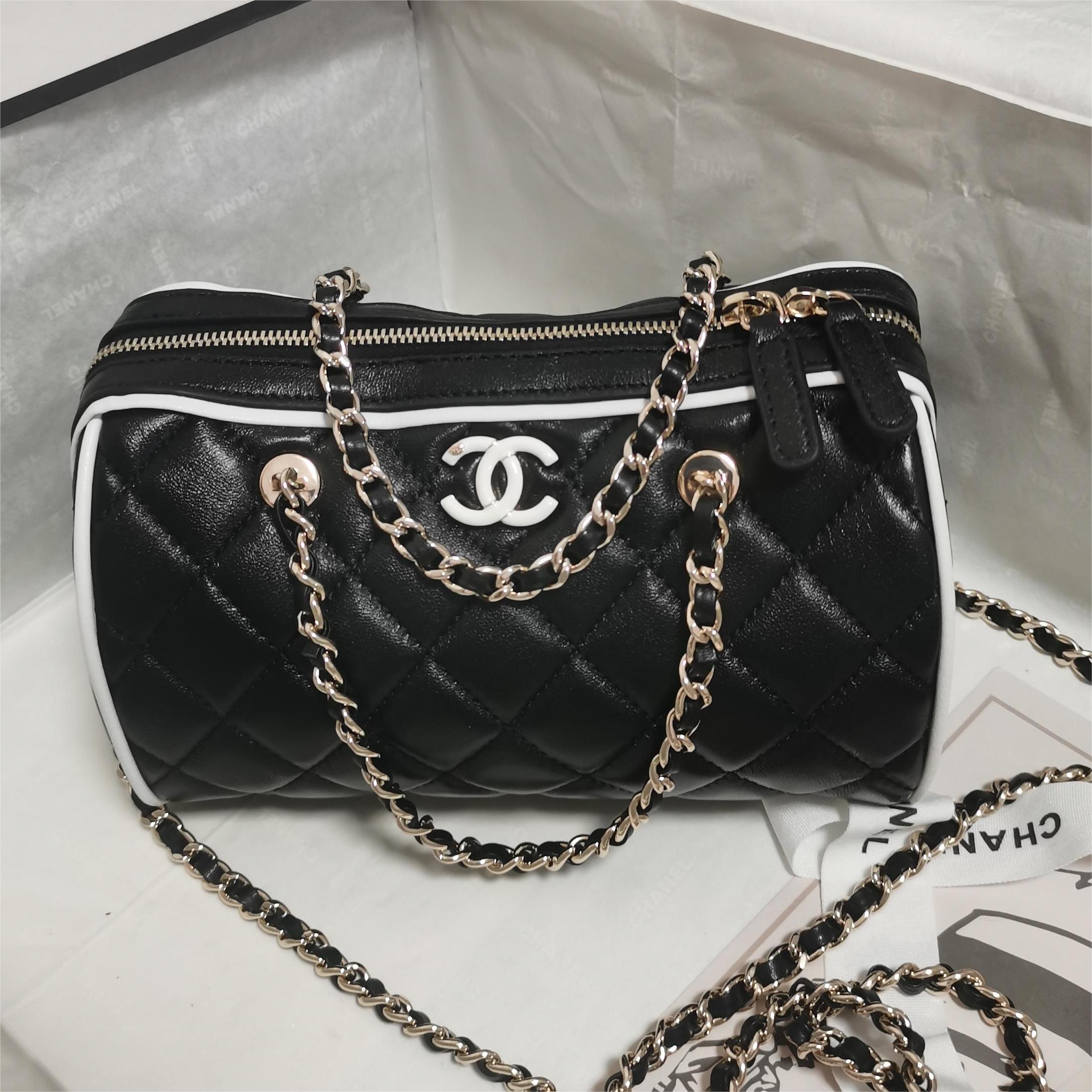 Chanel classic shiny black diamond check leather chain bag Chanel classic shiny black diamond check leather chain bag