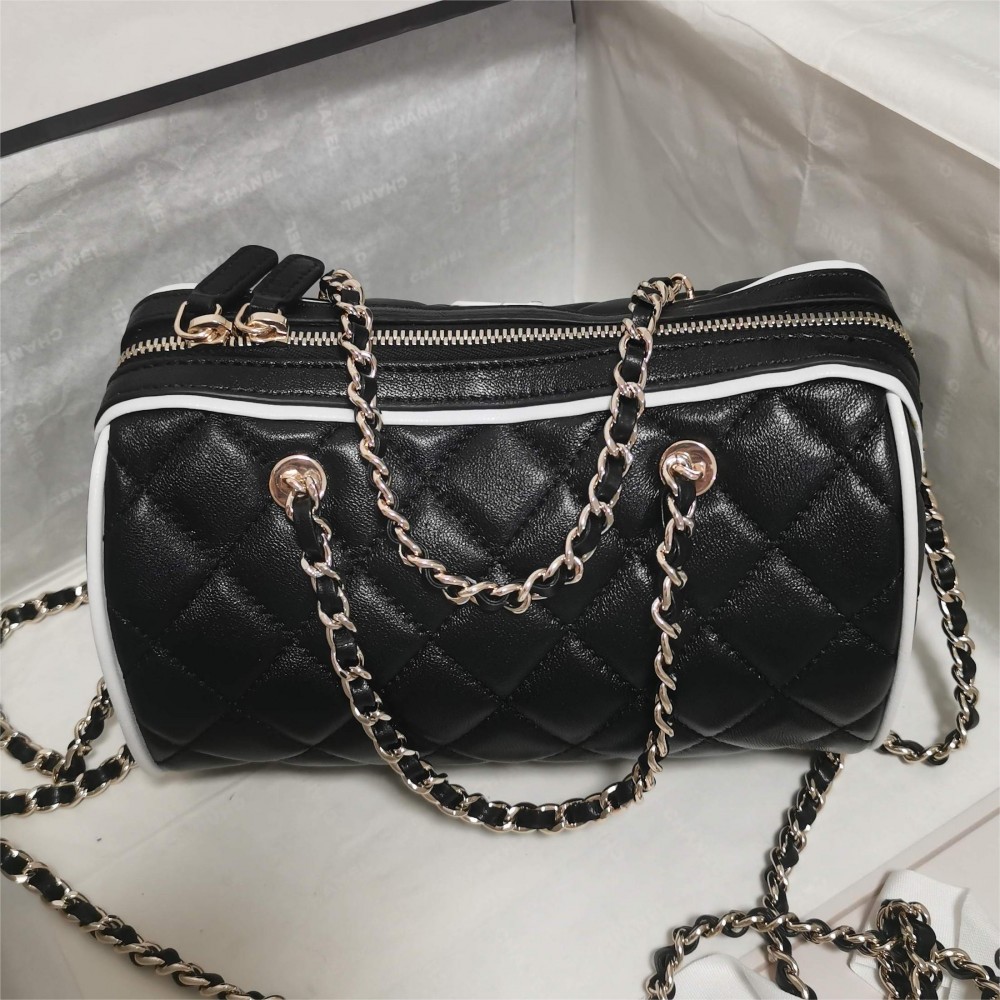 Chanel classic shiny black diamond check leather chain bag Chanel classic shiny black diamond check leather chain bag