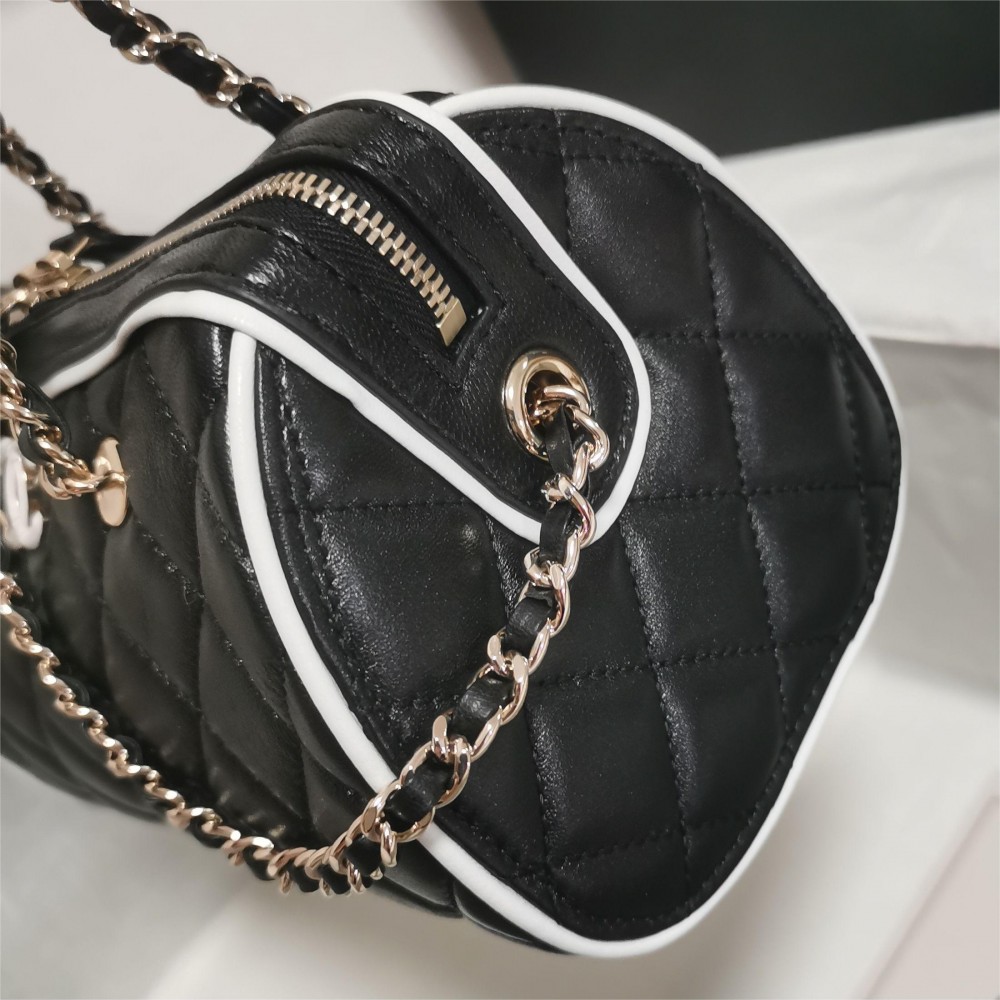 Chanel classic shiny black diamond check leather chain bag Chanel classic shiny black diamond check leather chain bag