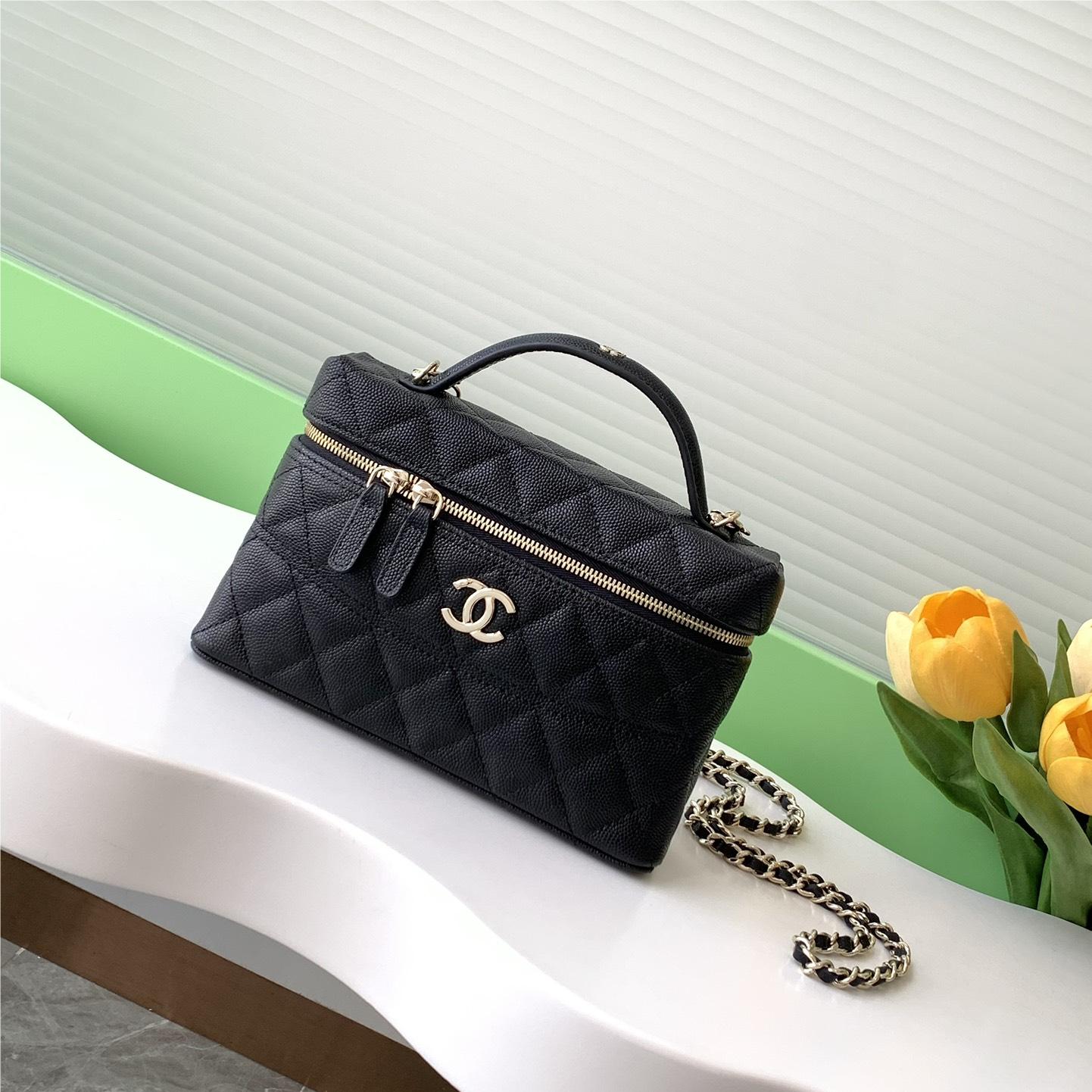 Chanel classic Coco Handle series bright black lambskin chain bag Chanel classic Coco Handle series bright black lambskin chain bag