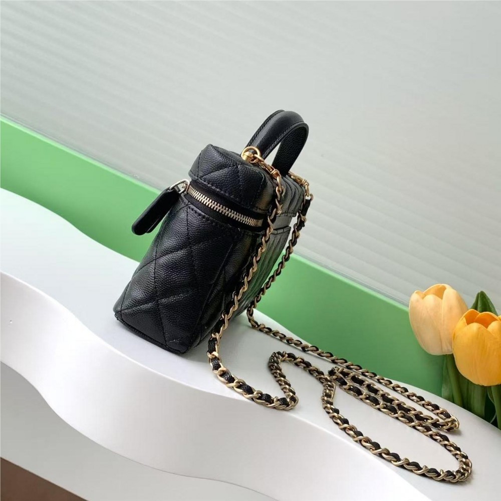 Chanel classic Coco Handle series bright black lambskin silver hardware chain bag Chanel classic Coco Handle series bright black lambskin silver hardware chain bag