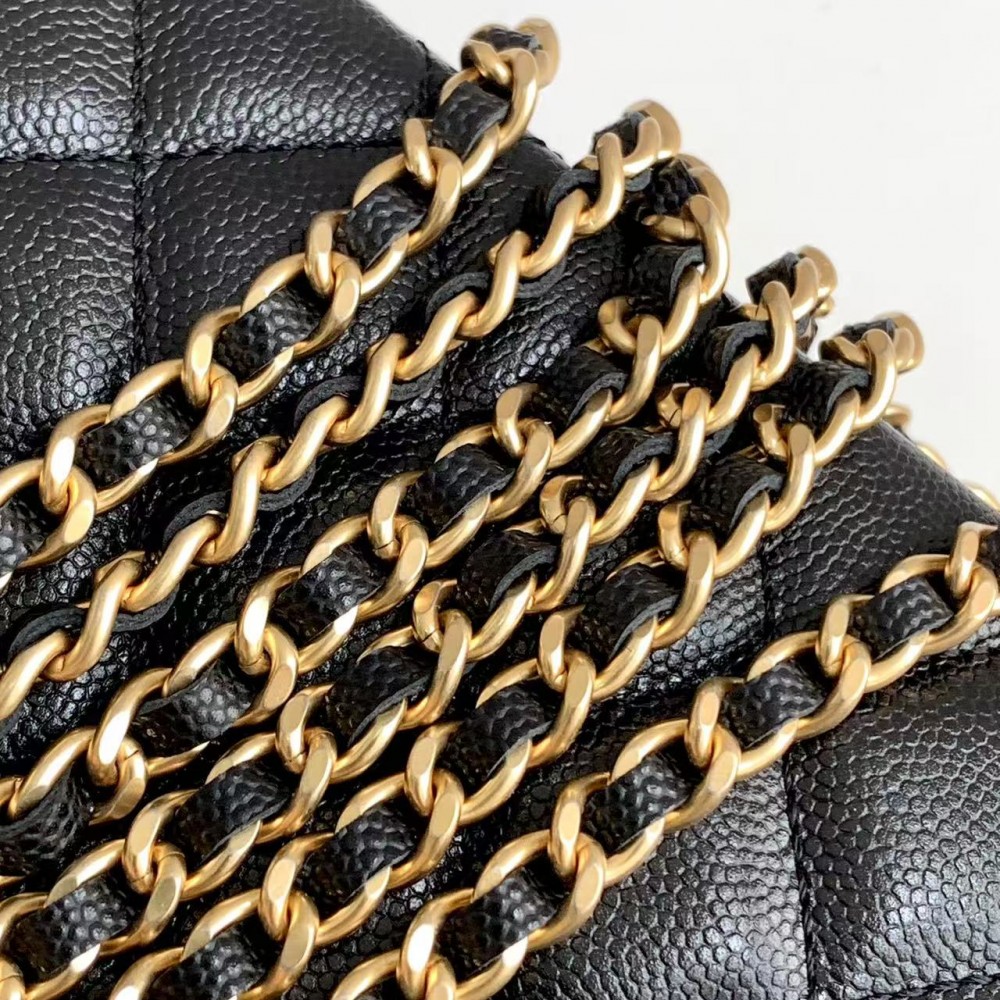 Chanel classic Coco Handle series bright black lambskin exquisite hardware chain bag Chanel classic Coco Handle series bright black lambskin exquisite hardware chain bag
