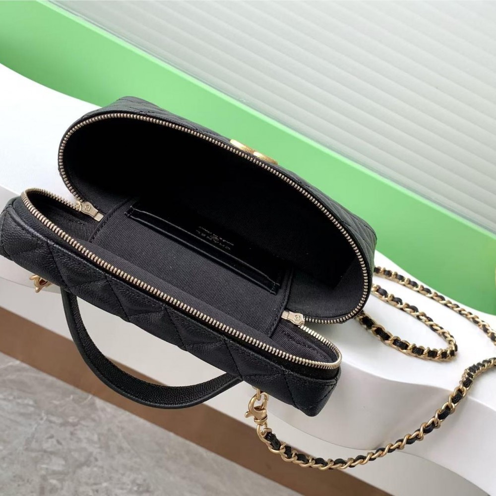 Chanel classic Coco Handle series bright black lambskin exquisite hardware chain bag Chanel classic Coco Handle series bright black lambskin exquisite hardware chain bag