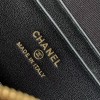 Chanel classic Coco Handle series bright black lambskin exquisite hardware chain bag Chanel classic Coco Handle series bright black lambskin exquisite hardware chain bag
