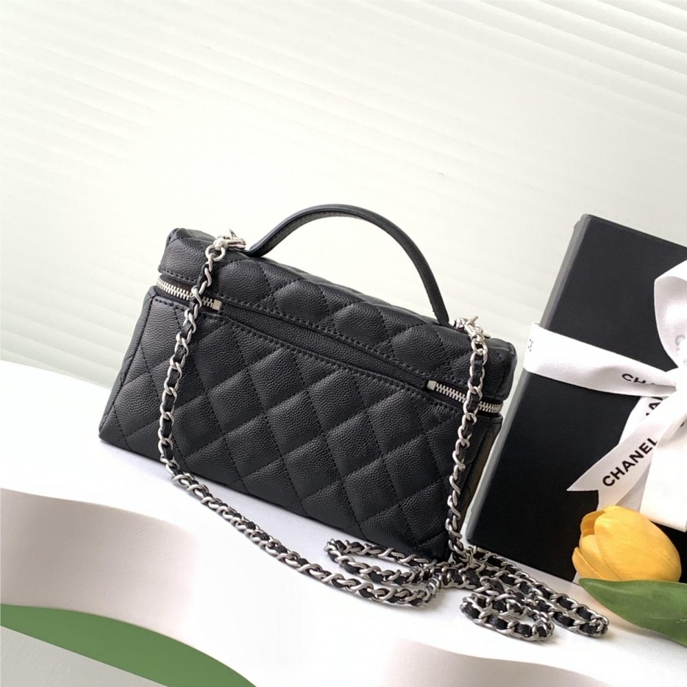 Chanel classic Coco Handle series bright black lambskin silver hardware chain bag Chanel classic Coco Handle series bright black lambskin silver hardware chain bag