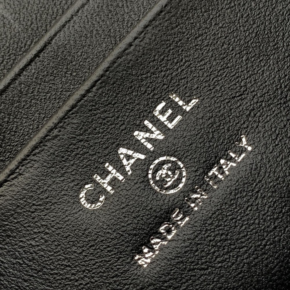 Chanel classic Coco Handle series bright black lambskin silver hardware chain bag Chanel classic Coco Handle series bright black lambskin silver hardware chain bag