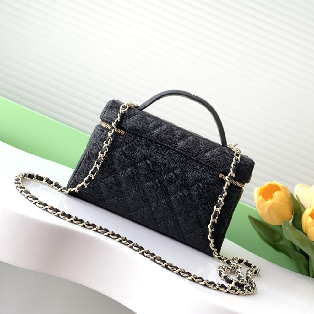 Chanel classic Coco Handle series bright black lambskin chain bag Chanel classic Coco Handle series bright black lambskin chain bag