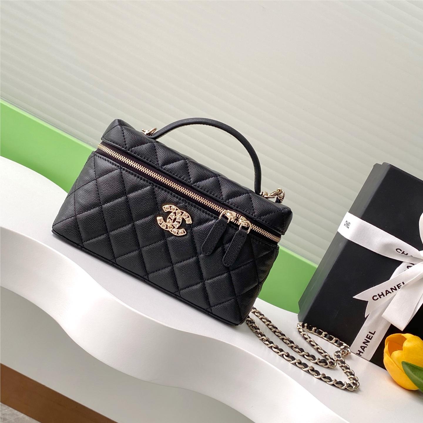 Chanel classic Coco Handle series bright black lambskin gold hardware chain bag Chanel classic Coco Handle series bright black lambskin gold hardware chain bag