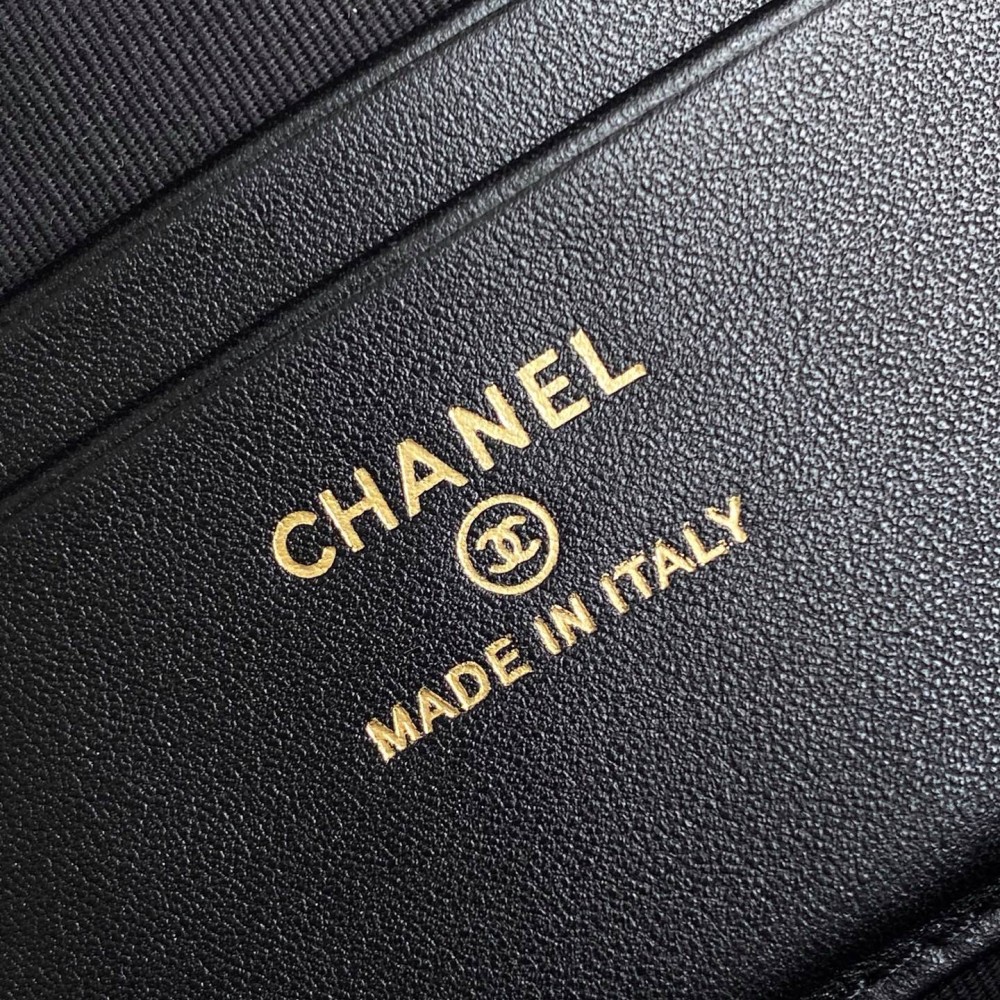 Chanel classic Coco Handle series bright black lambskin gold hardware chain bag Chanel classic Coco Handle series bright black lambskin gold hardware chain bag