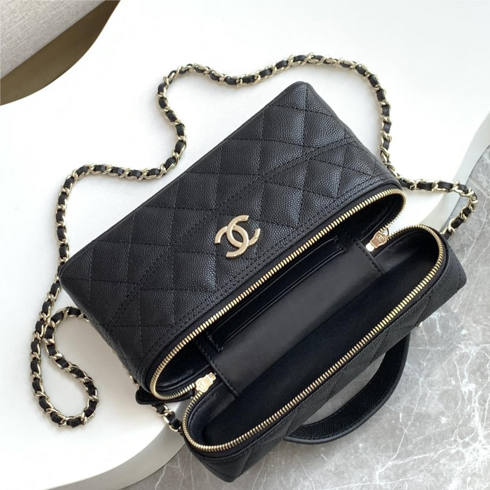 Chanel classic Coco Handle series bright black lambskin chain bag Chanel classic Coco Handle series bright black lambskin chain bag