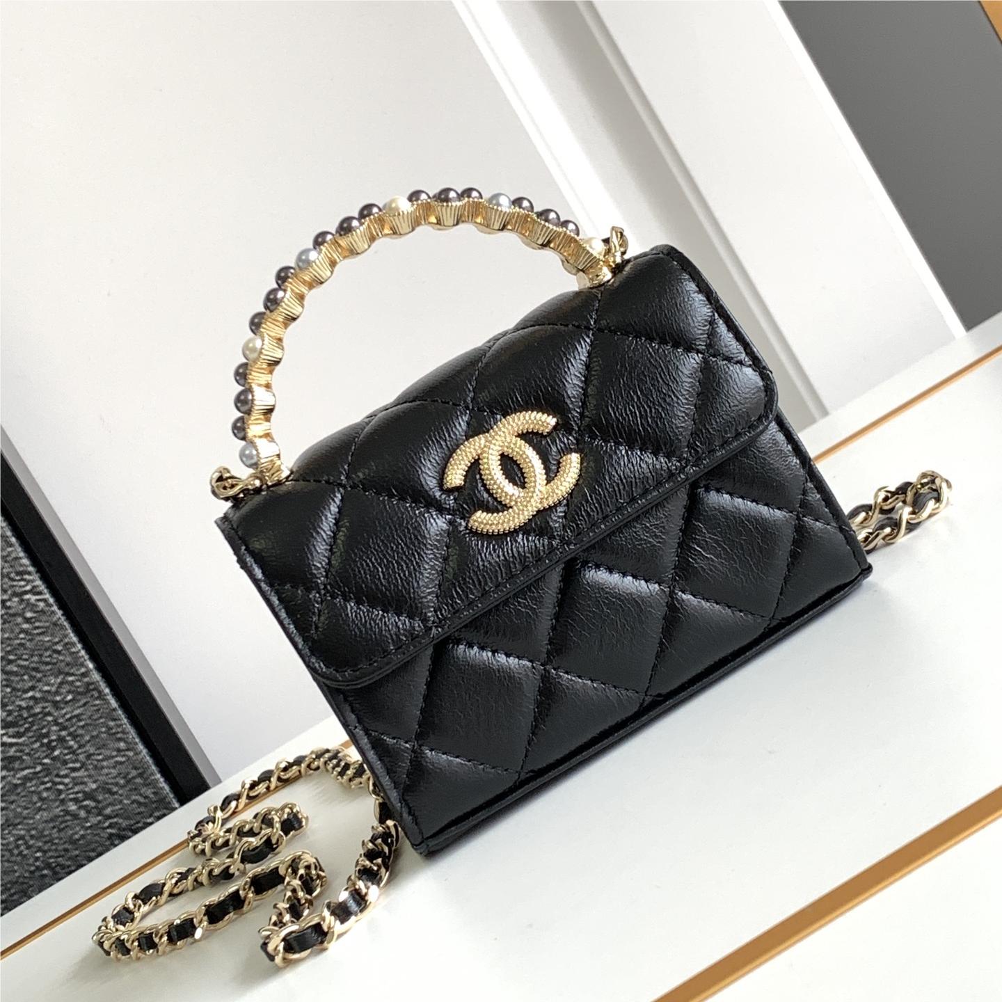 CHANEL Classic Flap Bag with Quilted Design and Chain Strap CHANEL Classic Flap Bag with Quilted Design and Chain Strap