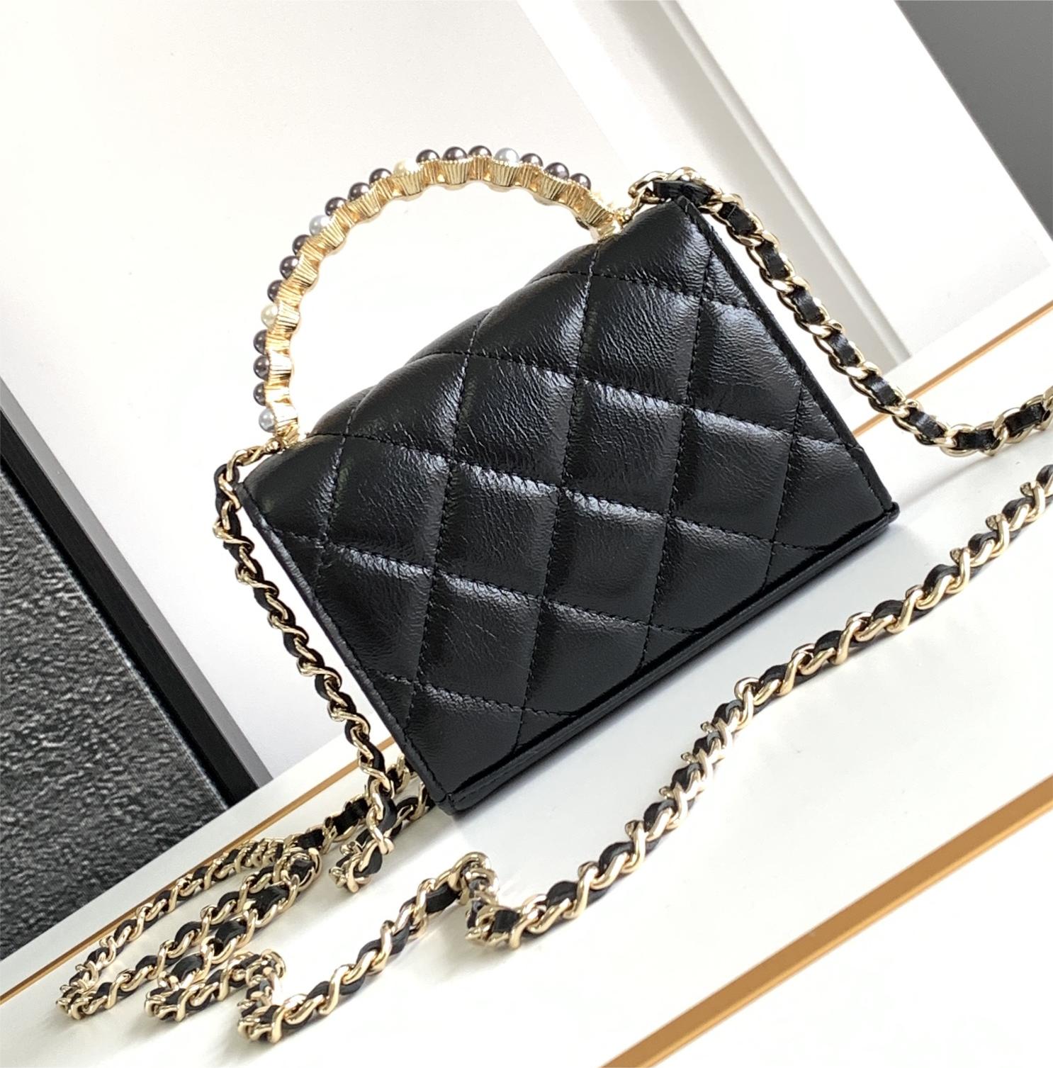 CHANEL Classic Flap Bag with Quilted Design and Chain Strap CHANEL Classic Flap Bag with Quilted Design and Chain Strap