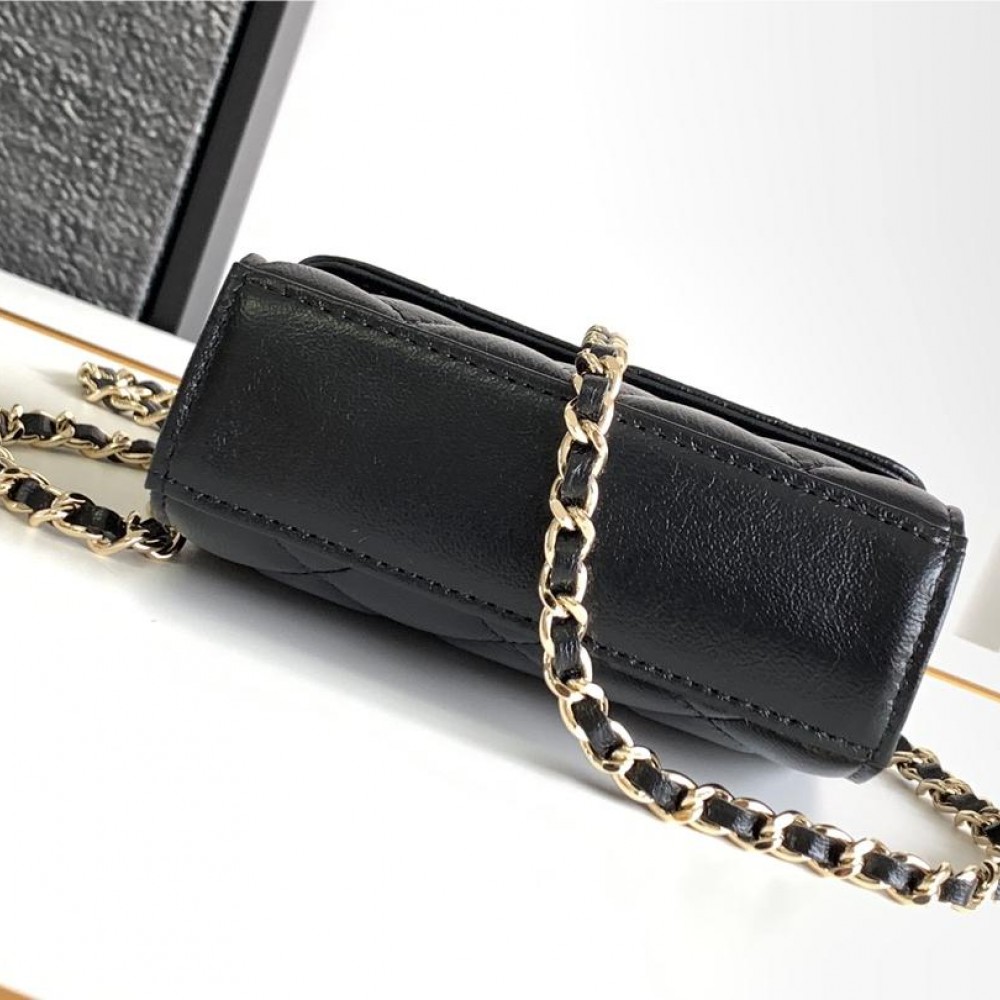 CHANEL Classic Flap Bag with Quilted Design and Chain Strap CHANEL Classic Flap Bag with Quilted Design and Chain Strap