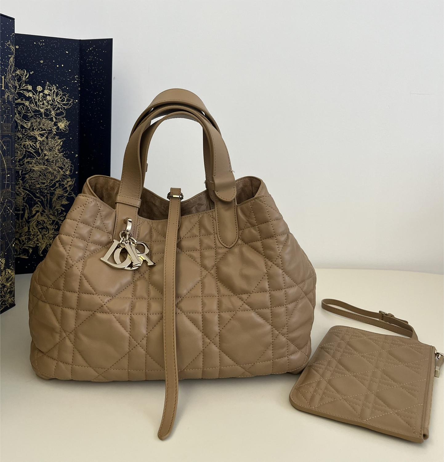 Christian Dior TOUJOURS classic rattan stitching brown leather handbag Christian Dior TOUJOURS classic rattan stitching brown leather handbag