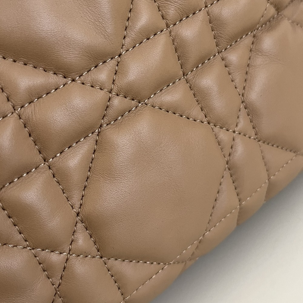 Christian Dior TOUJOURS classic rattan stitching brown leather handbag Christian Dior TOUJOURS classic rattan stitching brown leather handbag