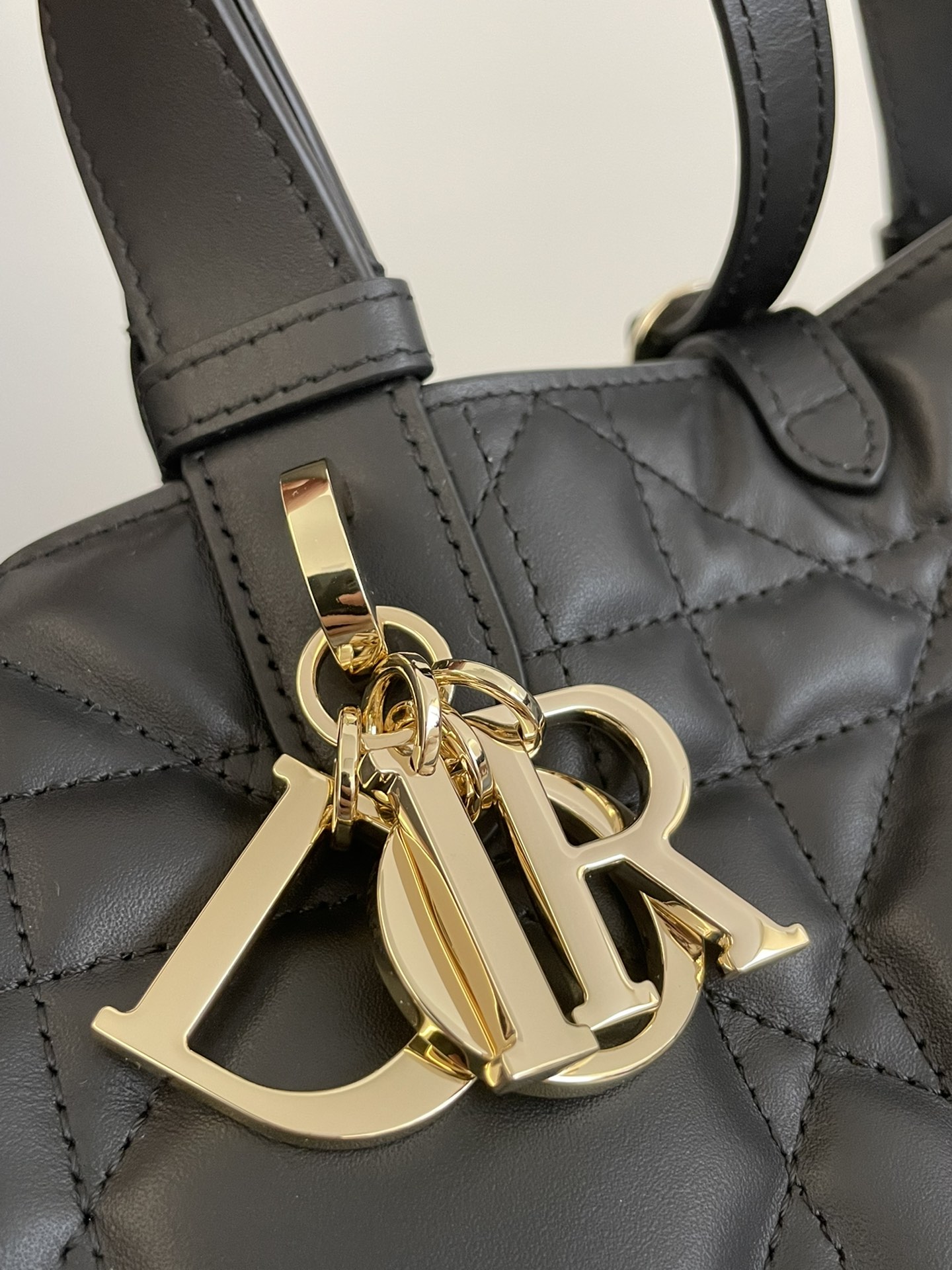 Christian Dior TOUJOURS classic rattan stitching black leather handbag Christian Dior TOUJOURS classic rattan stitching black leather handbag
